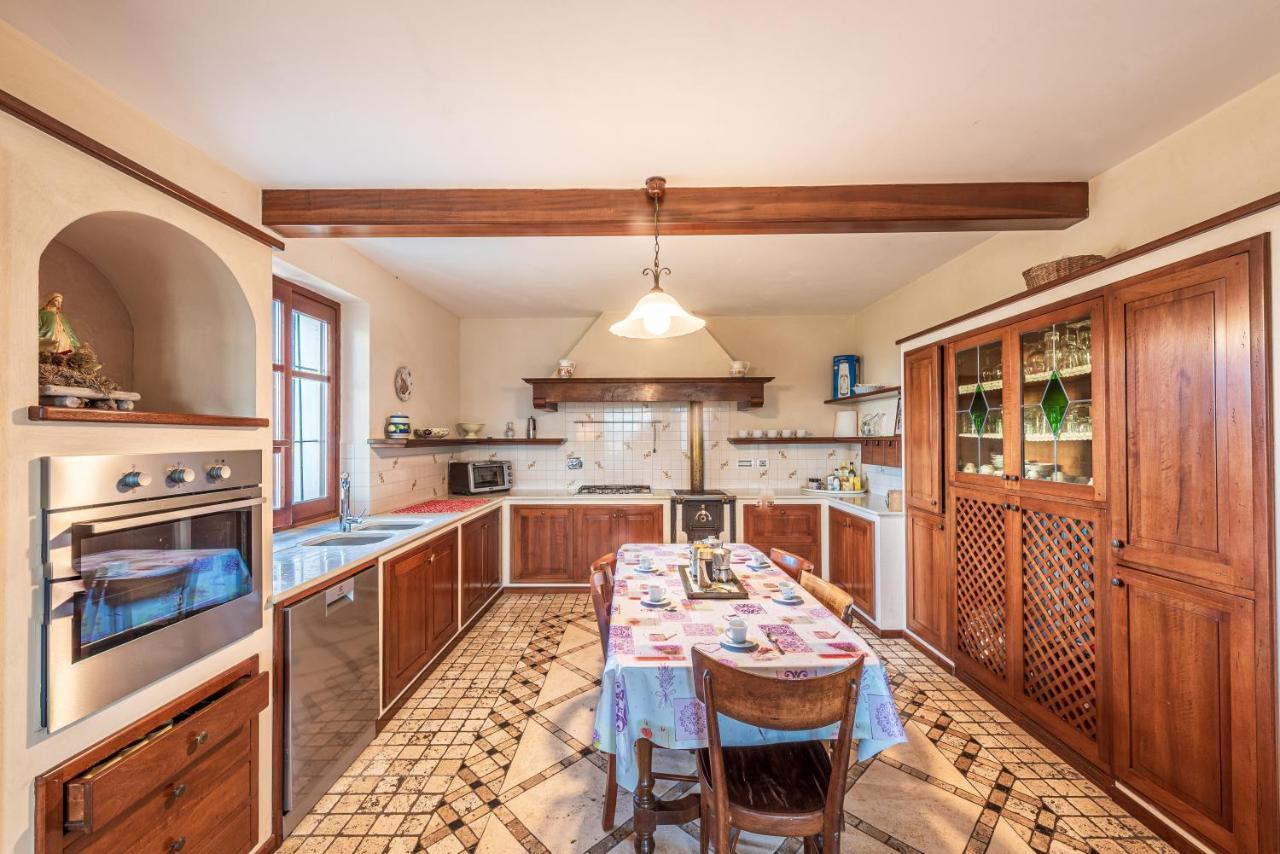 Villa Bricco Paglieri, Entire Villa Alba  Eksteriør bilde