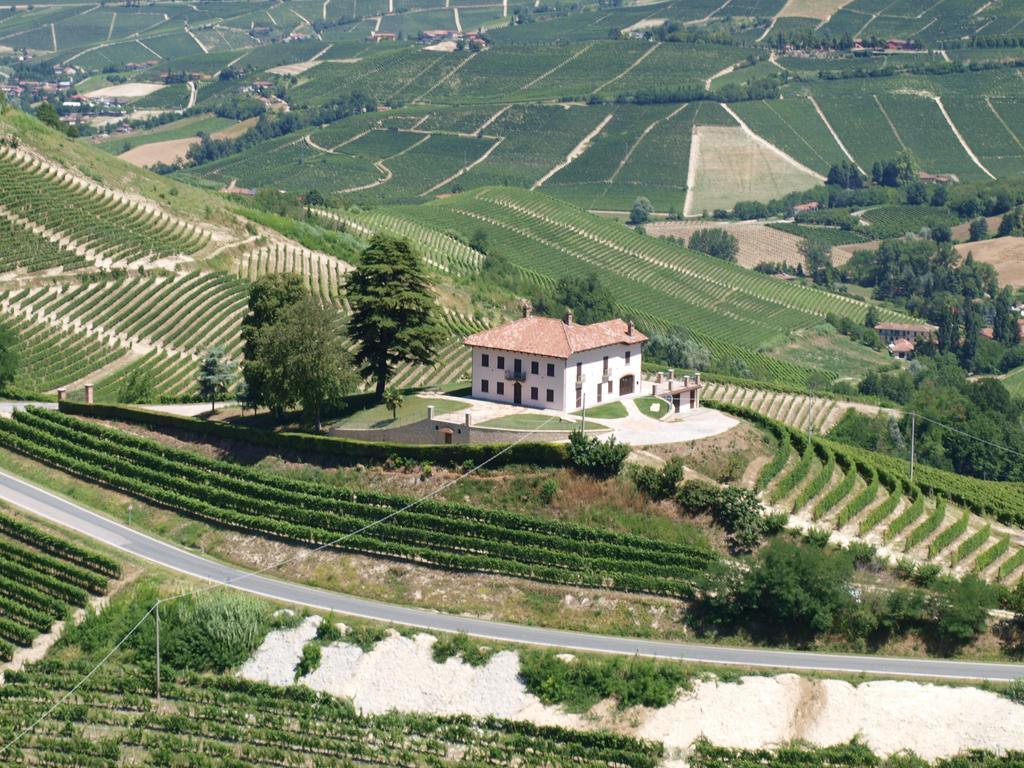 Villa Bricco Paglieri, Entire Villa Alba  Eksteriør bilde